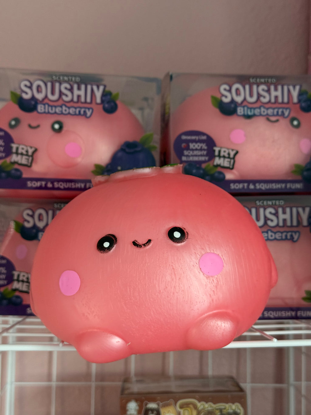 BLUEBERRY AND PINKBERRY JUMBO SQUISHY Shaving Cream texture
