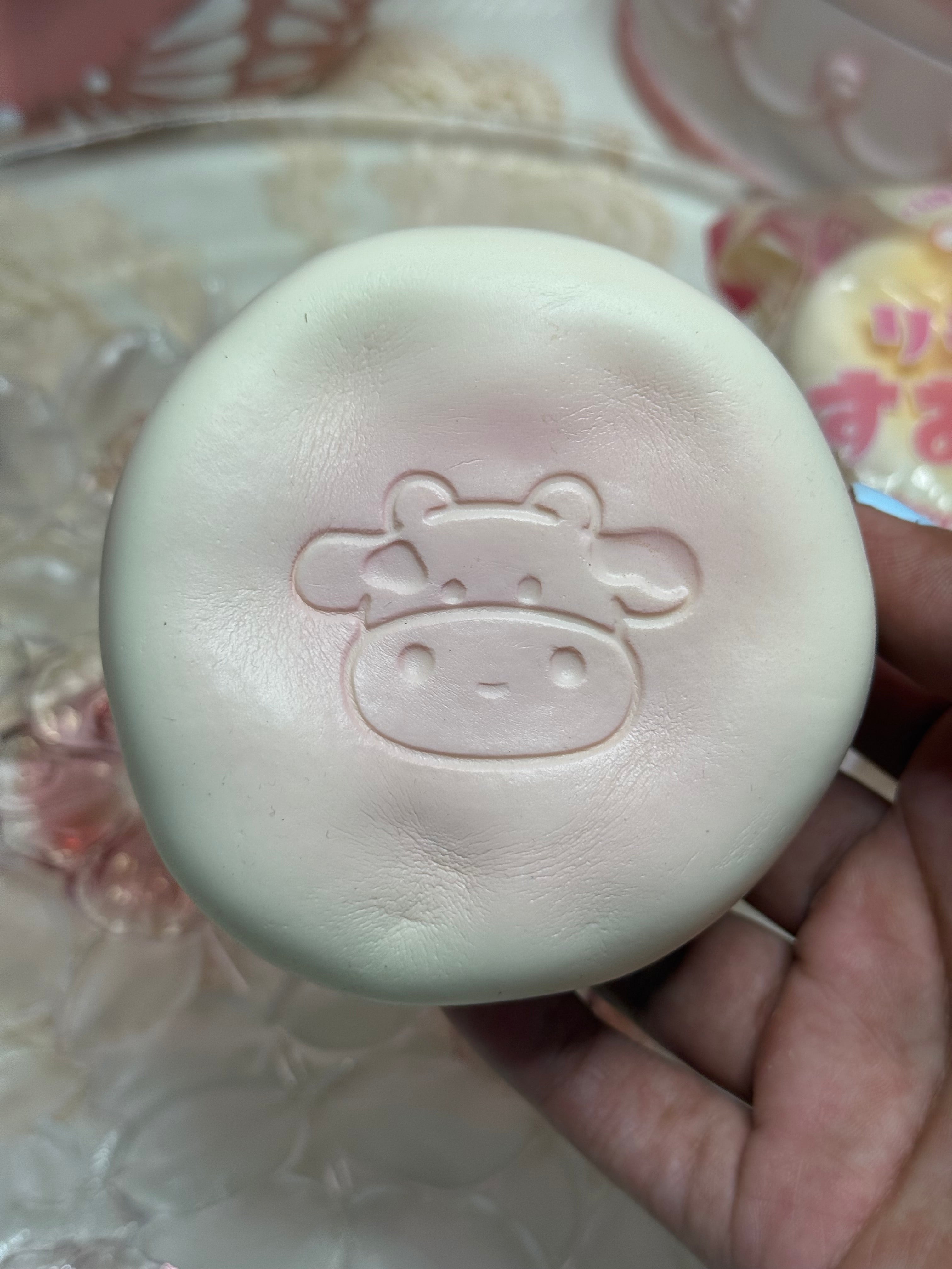 Milk & Peach Cake - Lisa Squishy